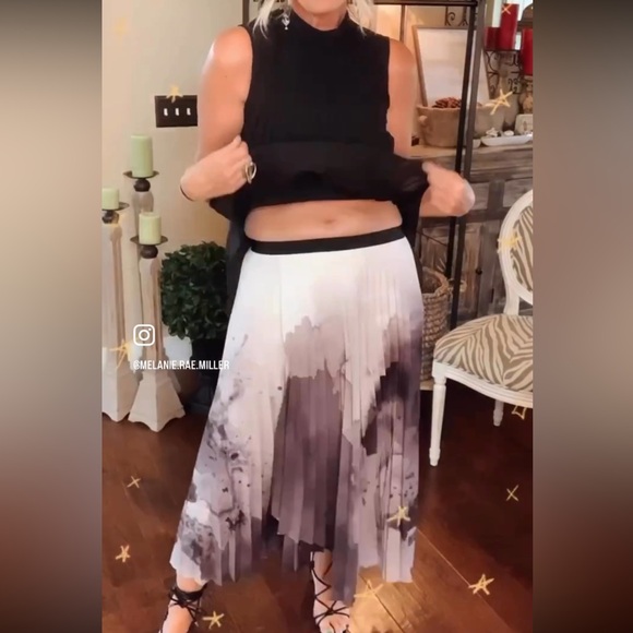 Watercolor Pleated Skirt - Picture 3 of 9